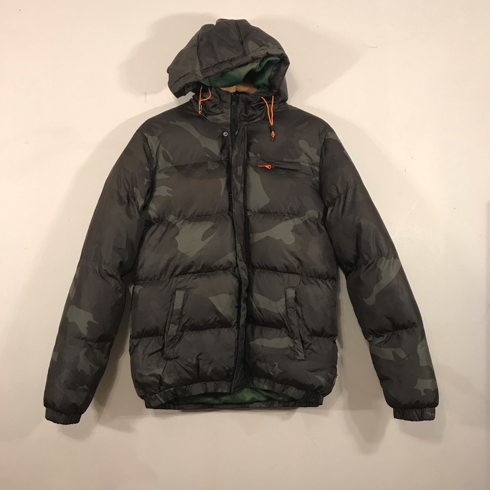 Camouflage winter coat Green and Black Puffer Jacket with Water-Resistant Finish
